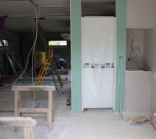 Porte donnant dans le cellier