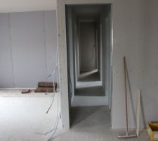 Couloir desservant les chambres
