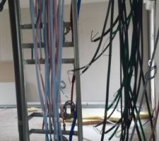 On est dans la phase isolation donc il faut surveillé le travail car j ai remarqué a la pose de la laine de verre  il ne mette pas de Appui Optima2 donc c est posé comme ca je vais voir ca avec le responsable