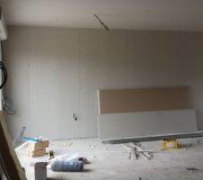 On est dans la phase isolation donc il faut surveillé le travail car j ai remarqué a la pose de la laine de verre  il ne mette pas de Appui Optima2 donc c est posé comme ca je vais voir ca avec le responsable