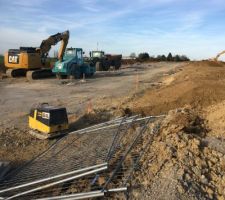 Voici la rue principale du lotissement, la viabilisation avance c'est d&eacute;j&agrave; &ccedil;a ?