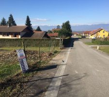 Vue sur le lac au loin