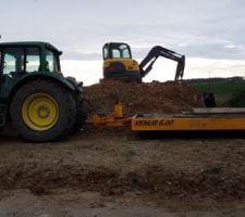 Tracteur et pelle pour évacuation demain