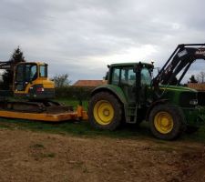 Tracteur et pelle pour évacuation demain