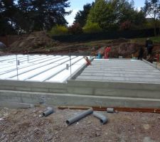 Vide sanitaire avec rupteur thermique, et parpaing pour la partie garage