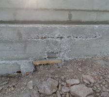 Ferraille visible sur la fondation, corrigé par le maçon suite a message au cdt des maisons Rennaises très réactif bravo