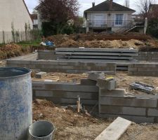 Pose parpaing vide sanitaire