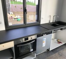 Installation du plan de travail et de l'&eacute;vier