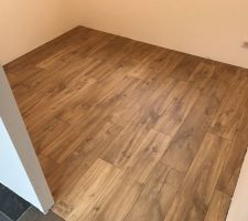 Parquet flottant quickstep dans le bureau