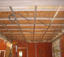 Prepa du faux-plafond dans la cuisine