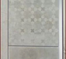 Celui du haut: carrelage de la cuisine: mélange de 8 motifs différents
celui du bas: carrelage de la buanderie
