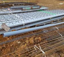 Une partie des mat&eacute;riels des travaux vide sanitaire en cours 2/5