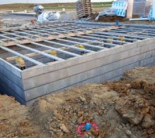 Une partie des mat&eacute;riels et visuel partiel des travaux vide sanitaire en cours 4/5