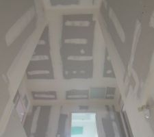 Vue du plafond dans l'entr&eacute;e