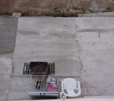 Terrasse finie, l'année prochaine on mettra le carrelage