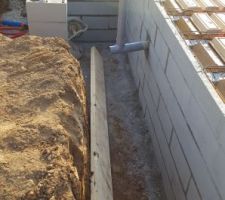 Travaux du vide sanitaire en cours avant le coulage de la dalle : jour 2(05/04/2017), photo 11/19