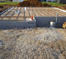 Travaux du vide sanitaire en cours avant le coulage de la dalle : jour 2(05/04/2017), photo 13/19