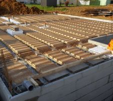 Travaux du vide sanitaire en cours avant le coulage de la dalle : jour 2(05/04/2017), photo 18/19