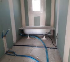 Pose des cables électriques et de la plomberie ( Salle de bain)