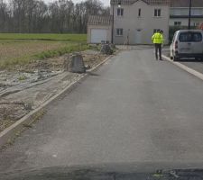 En passant par hasard , Bonne surprise...bornage du terrain.