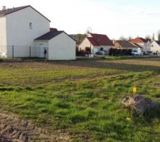 Photo du terrain vu de derri&egrave;re .