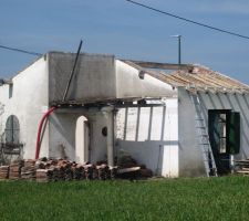 Prête pour enlever la panne faîtière... La nouvelle arrive demain