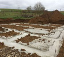 21 mars, fondations termin&eacute;es