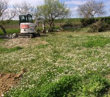 Démolition d'un mur béton qui nous empêche de jouir en totalité de la surface de notre terrain.