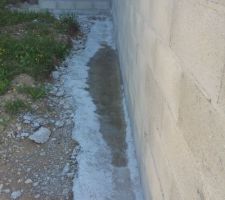 L'eau stagne également(côté ouest)