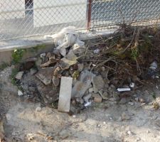 Les déchets éparpillés sur le terrain - 1er jour!