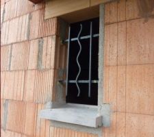 Pose des grilles de d&eacute;fense