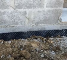 Avant pose du profilé de finition et du joint de silicone?
