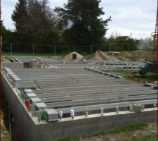 Pose des poutrelles de la dalle