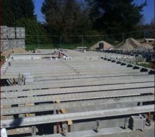 Pose des poutrelles de la dalle