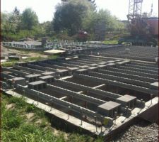 Pose des poutrelles de la dalle