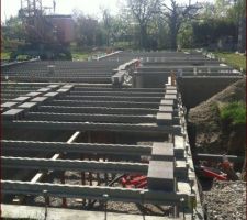 Pose des poutrelles de la dalle