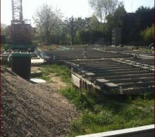 Pose des poutrelles de la dalle