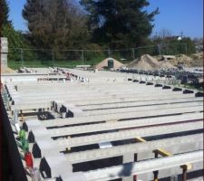 Pose des poutrelles de la dalle