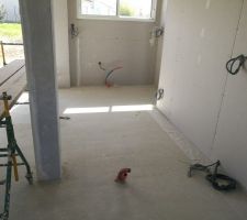 Poteau b&eacute;ton &agrave; d&eacute;placer...