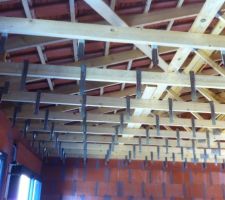 Suspentes plafond coté fermettes