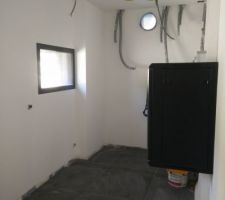 La première pièce peinte : la buanderie !