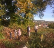 Découverte de notre terrain par mon papa et mes loulous avec affichage du Panneau permis de construire !