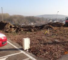 La societe de terrassement creuse le fond de fouille