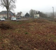 Le terrain est totalement dégagé : plus aucun arbre sur ma parcelle :))