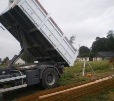 De la petite gravelle arrive