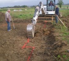 Premier coup de pelleteuse pour les fondations