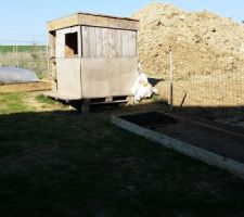 Jardin en carrés potagers + cabane de notre fils