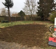 Début du chantier pour mon mari, chemin d'accès et raccordement.