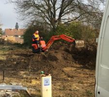 C'est du boulot Tout ça ?
Chemin d'accès, desouchage des arbres et raccordements.