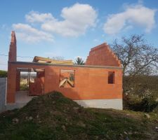 Fin des murs et début de la charpente